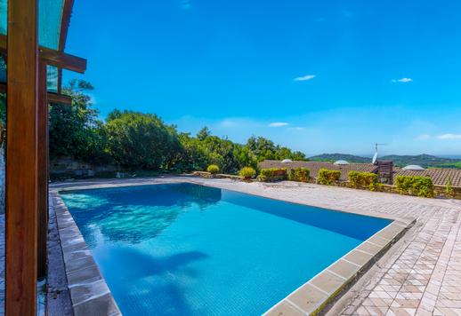 Toskana&#39;da satılık panoramik bahçeli prestijli müstakil villa Image 5