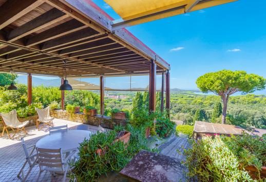 Toskana&#39;da satılık panoramik bahçeli prestijli müstakil villa Image 8