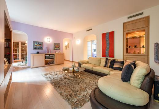 Appartamento di prestigio con terrazza in vendita in centro a Milano Image 2