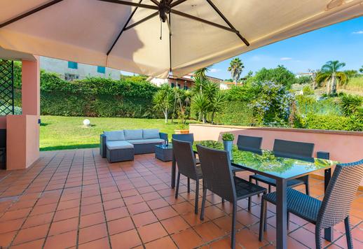 Ylellinen huvila trooppisella puutarhalla ja uima-altaalla myytävänä Ligurian Riviera dei Fiorissa Image 9