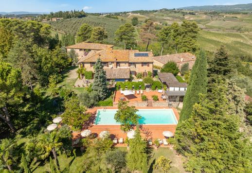 Productive estate with main villa, dependences, and 30 hectares of land on the outskirts of Chianti Image 1