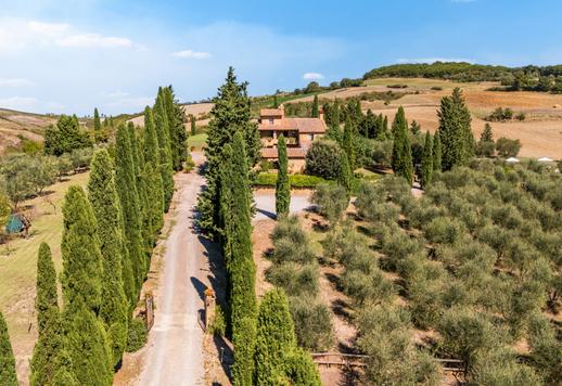 Rustic estate with main villa and guesthouse in the heart of the Val d'Orcia, a UNESCO World Heritage Site Image 4