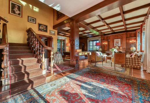 Exclusieve villa met drie verdiepingen en grote privétuin te koop in de Eeuwige Stad Image 1