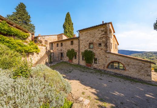Exclusiva villa de lujo con gimnasio y piscina en venta situada en las colinas de Greve in Chianti. Image 8