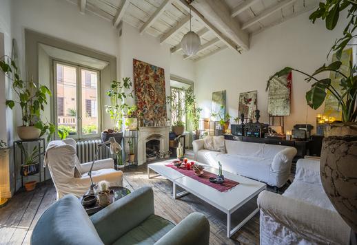 Luxe appartement in Scandinavische stijl met antieke vloeren te koop in het hart van Bologna Image 3