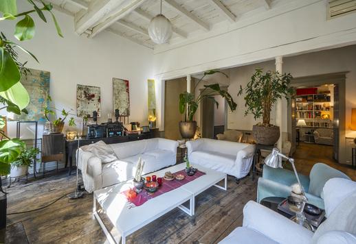 Luxe appartement in Scandinavische stijl met antieke vloeren te koop in het hart van Bologna Image 2