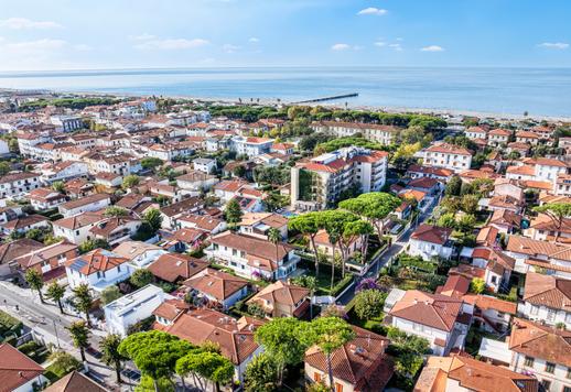 Sprzedam dwukondygnacyjną posiadłość z tarasem i miejscem parkingowym na wybrzeżu Versilia Image 3