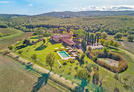 Lenyűgöző tanya hat apartmannal és kerttel eladó Crete Senesi és Val d&#39;Orcia között Image 2