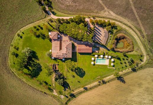 Lenyűgöző tanya hat apartmannal és kerttel eladó Crete Senesi és Val d&#39;Orcia között Image 5