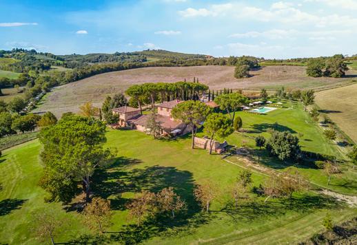 Lenyűgöző tanya hat apartmannal és kerttel eladó Crete Senesi és Val d&#39;Orcia között Image 1
