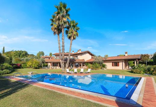 Villa di lusso con ampio parco privato e palestra in vendita a Padenghe sul Garda Image 3