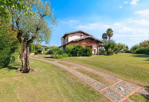 Villa di lusso con ampio parco privato e palestra in vendita a Padenghe sul Garda Image 6