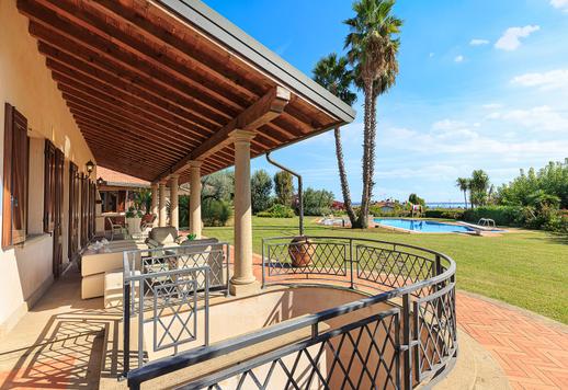 Villa di lusso con ampio parco privato e palestra in vendita a Padenghe sul Garda Image 5