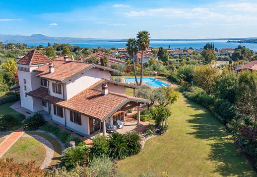 Villa di lusso con ampio parco privato e palestra in vendita a Padenghe sul Garda Image 1