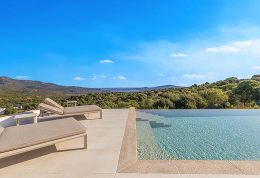 Elégante résidence contemporaine à vendre dans la nature à deux pas de Porto Rotondo Image 9
