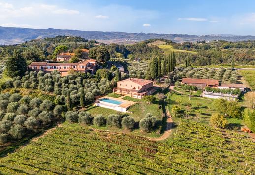 Azienda agricola biologica con 24 ettari e cantina in vendita nelle colline di Pisa Image 1
