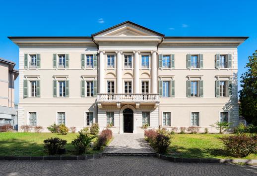 Villa historique conçue par Rodolfo Vantini en vente au cœur de Brescia Image 1