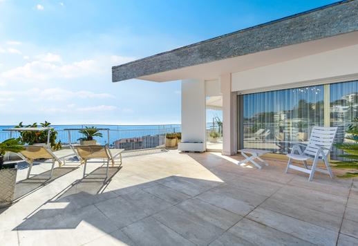Luxueux penthouse avec terrasse en front de mer à vendre au cœur de Sanremo Image 2