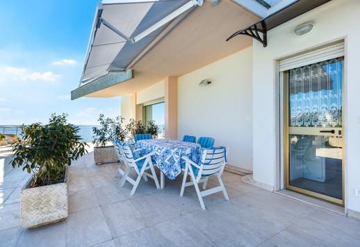 Luxueux penthouse avec terrasse en front de mer à vendre au cœur de Sanremo Image 4