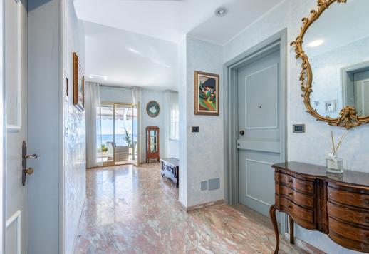 Luxueux penthouse avec terrasse en front de mer à vendre au cœur de Sanremo Image 6