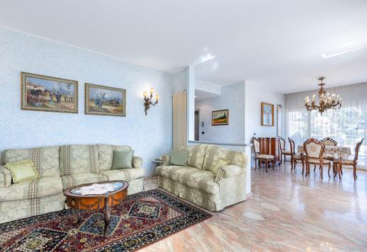 Luxueux penthouse avec terrasse en front de mer à vendre au cœur de Sanremo Image 7