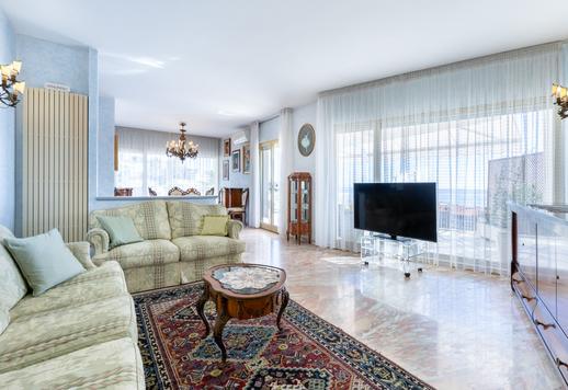 Luxueux penthouse avec terrasse en front de mer à vendre au cœur de Sanremo Image 8