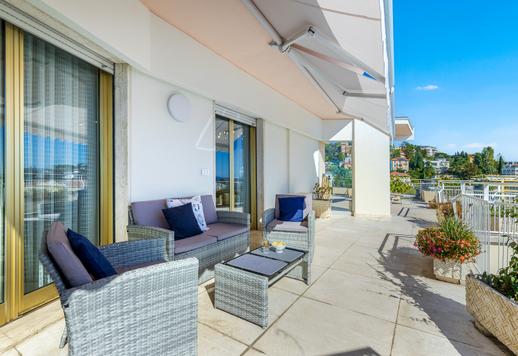 Luxueux penthouse avec terrasse en front de mer à vendre au cœur de Sanremo Image 3