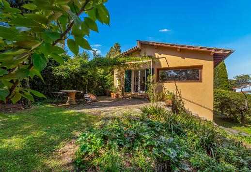 Elegante villa de luxo com grande jardim privado dividido em dois apartamentos, situada nas colinas de Fiesole Image 3