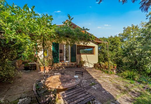 Elegante villa de luxo com grande jardim privado dividido em dois apartamentos, situada nas colinas de Fiesole Image 4