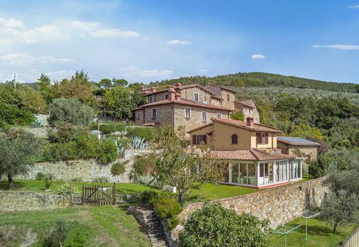 Merveilleuse propriété avec oliveraie et piscine dan la verdure en vente à Arezzo Image 4