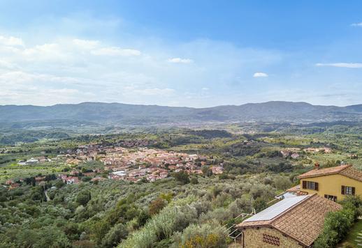 Merveilleuse propriété avec oliveraie et piscine dan la verdure en vente à Arezzo Image 7
