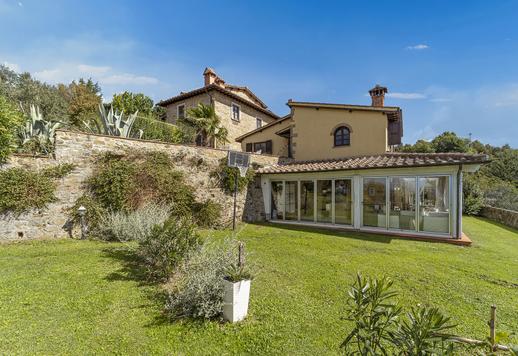 Merveilleuse propriété avec oliveraie et piscine dan la verdure en vente à Arezzo Image 9