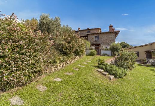 Merveilleuse propriété avec oliveraie et piscine dan la verdure en vente à Arezzo Image 8