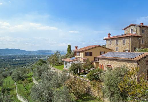 Merveilleuse propriété avec oliveraie et piscine dan la verdure en vente à Arezzo Image 2