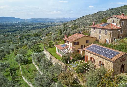 Merveilleuse propriété avec oliveraie et piscine dan la verdure en vente à Arezzo Image 1