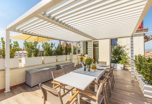Luxe appartement met dubbel terras, jacuzzi en panoramisch uitzicht te koop in Florence Image 9