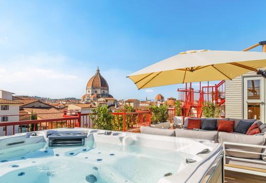 Luxe appartement met dubbel terras, jacuzzi en panoramisch uitzicht te koop in Florence Image 3
