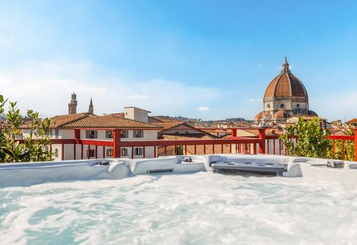 Luxe appartement met dubbel terras, jacuzzi en panoramisch uitzicht te koop in Florence Image 2