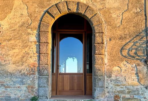 600 m²-es szálláskomplexum 4 hektáron Prumiano in Chianti középkori falujában Image 2