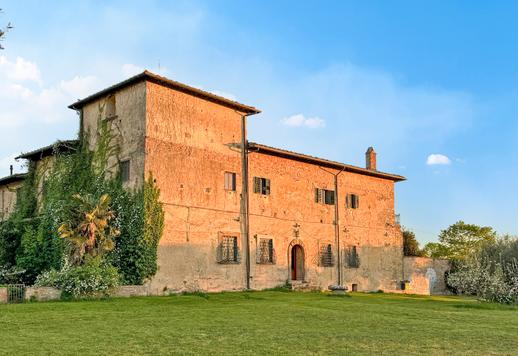 600 m²-es szálláskomplexum 4 hektáron Prumiano in Chianti középkori falujában Image 1