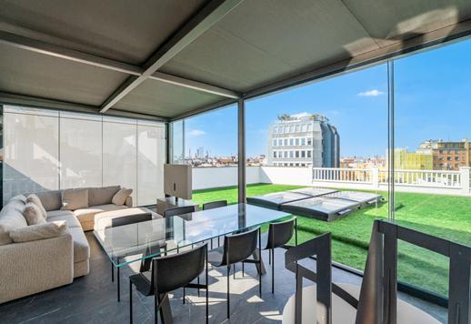 Im Schatten der Madonnina bietet diese Luxus-Design-Wohnung eine Terrasse mit Pergola und atemberaubendem Blick auf die Türme. Image 3