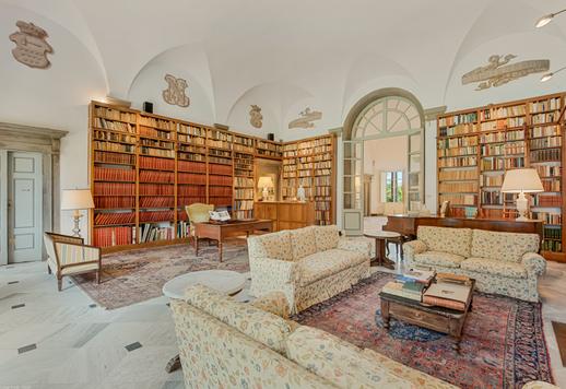 Dimora del Civitali di 2300 mq con villa padronale, seconda residenza del '600, limonaia con piscina coperta, tredici camere e nove ettari di terreni a Lucca. Image 9