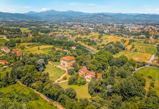 Dimora del Civitali di 2300 mq con villa padronale, seconda residenza del '600, limonaia con piscina coperta, tredici camere e nove ettari di terreni a Lucca. Image 7