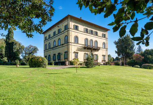 Affascinante villa affrescata con salone da ballo in vendita nelle colline di Lucca Image 5