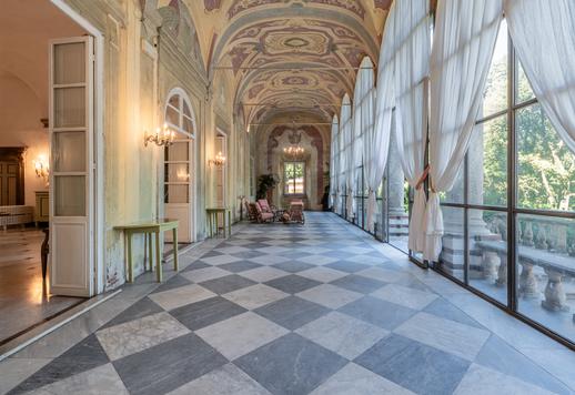 Affascinante villa affrescata con salone da ballo in vendita nelle colline di Lucca Image 6