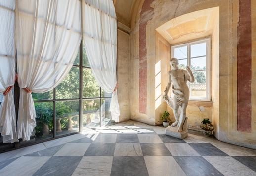 Affascinante villa affrescata con salone da ballo in vendita nelle colline di Lucca Image 9