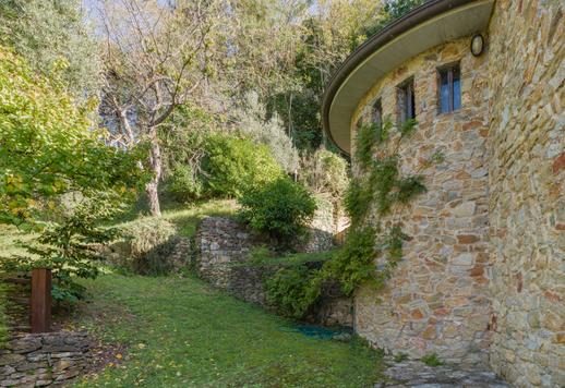 Prestigious sea-facing luxury villa with pool and breathtaking views for sale in Versilia Image 9