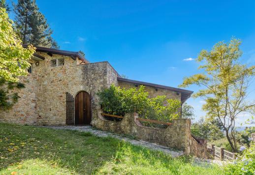 Prestigious sea-facing luxury villa with pool and breathtaking views for sale in Versilia Image 7