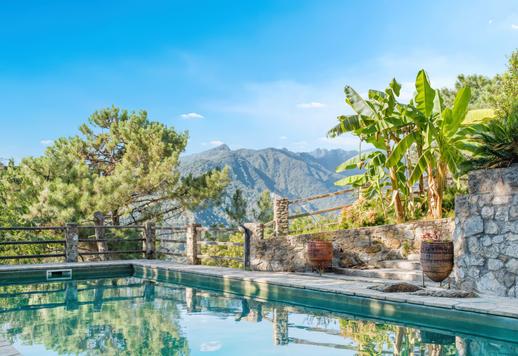 Prestigious sea-facing luxury villa with pool and breathtaking views for sale in Versilia Image 2