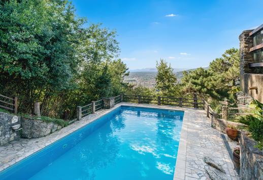Prestigious sea-facing luxury villa with pool and breathtaking views for sale in Versilia Image 3